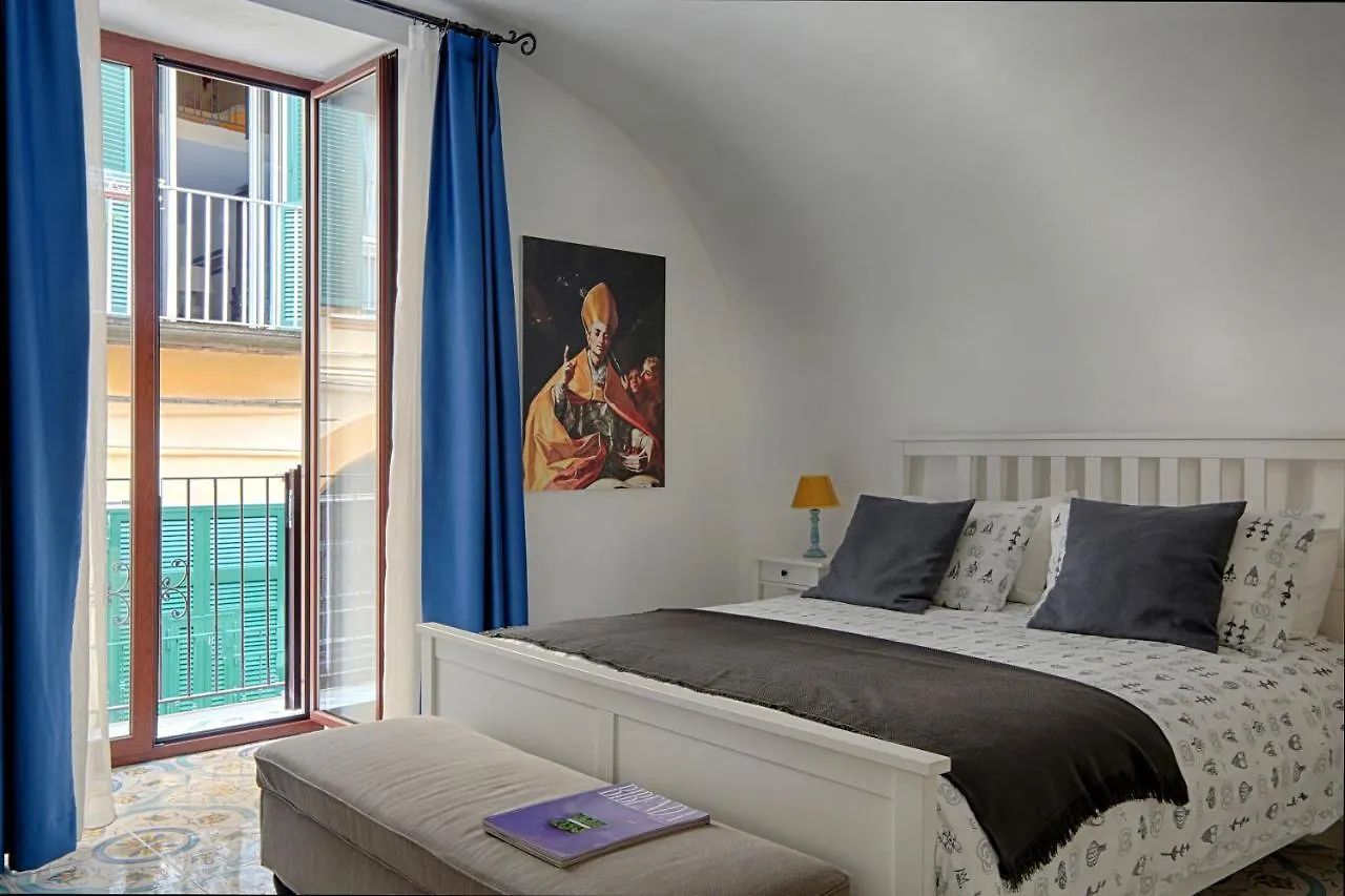 Lovely Apartment Near Via Dei Mille - Chiaia Area Naples