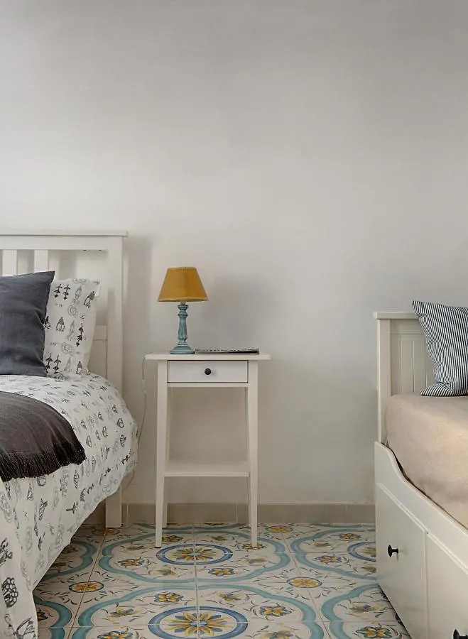 Lovely Apartment Near Via Dei Mille - Chiaia Area Naples