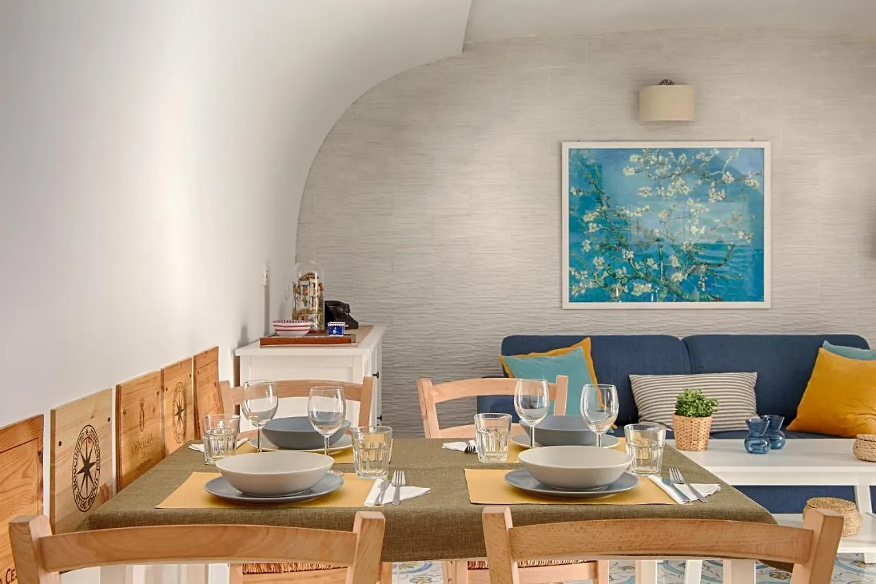 Lovely Apartment Near Via Dei Mille - Chiaia Area Naples