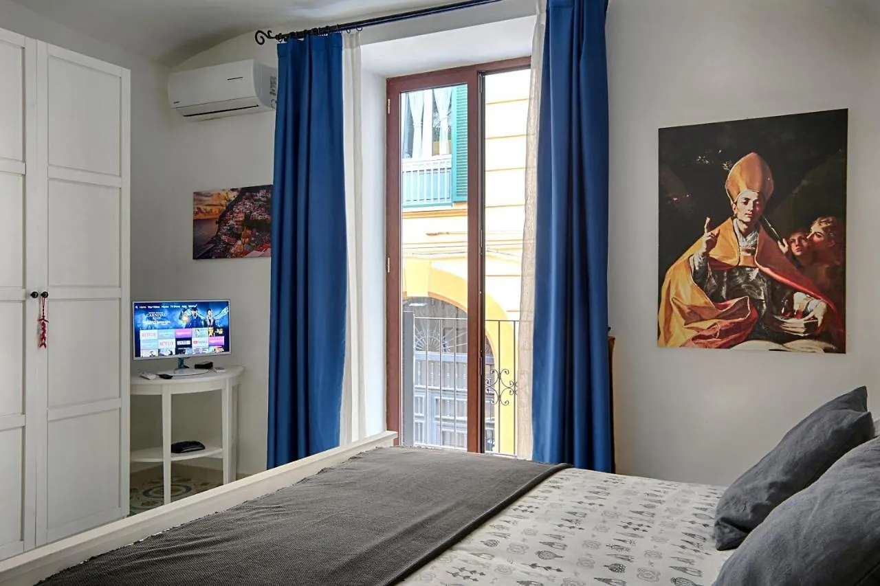 Lovely Apartment Near Via Dei Mille - Chiaia Area Naples Italy