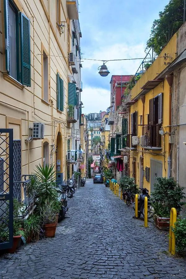Lovely Apartment Near Via Dei Mille - Chiaia Area Naples